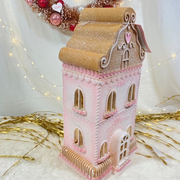 Cashmere & Cupcakes Pink Valentine’s Day Gingerbread House - Picture 9 of 11